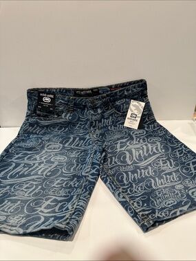 NWT Ecko Unltd Men’s Relaxed Classic Monogram Jeans Shorts with five pockets.
